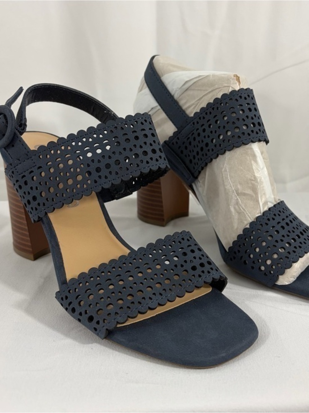 NWT Unisa Size 7 Women’s Navy Perforated Lace Block Heel Sandals